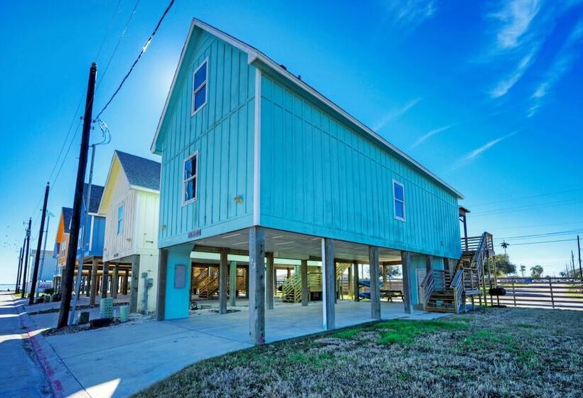 Shared Pool W/ Bay Views, Boat Dock Fishing Big Slough By Avantstay