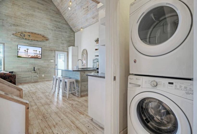 Shared Pool W/ Bay Views, Boat Dock Fishing Big Slough By Avantstay