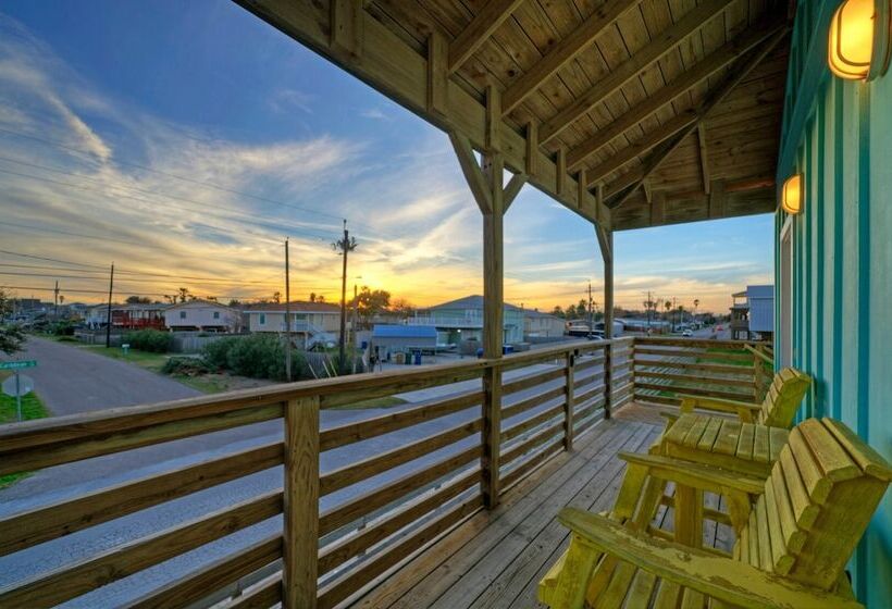 Shared Pool W/ Bay Views, Boat Dock Fishing Big Slough By Avantstay