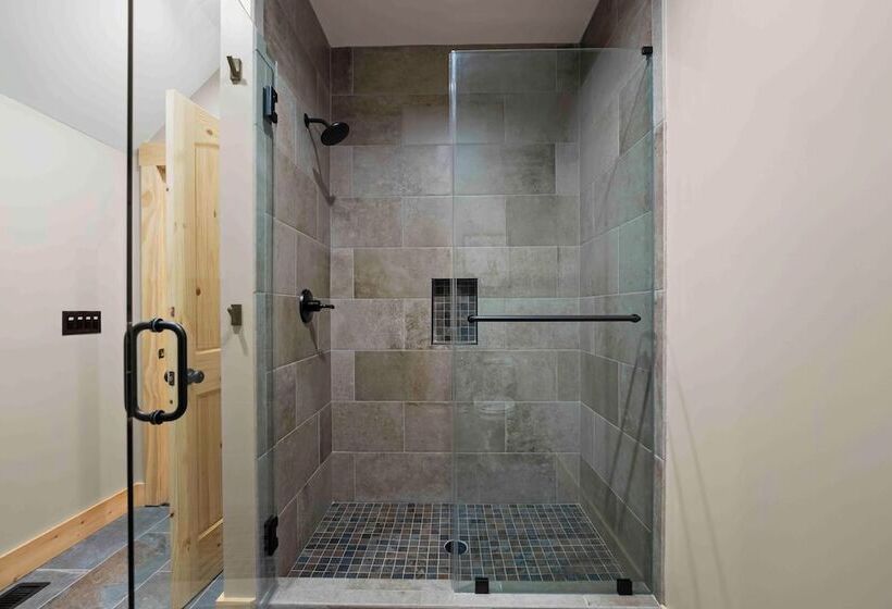 Black Bear & Blue Heron By Avantstay 2 Lakefront Homes, Sleeps 43 Pool, Dock, Theater