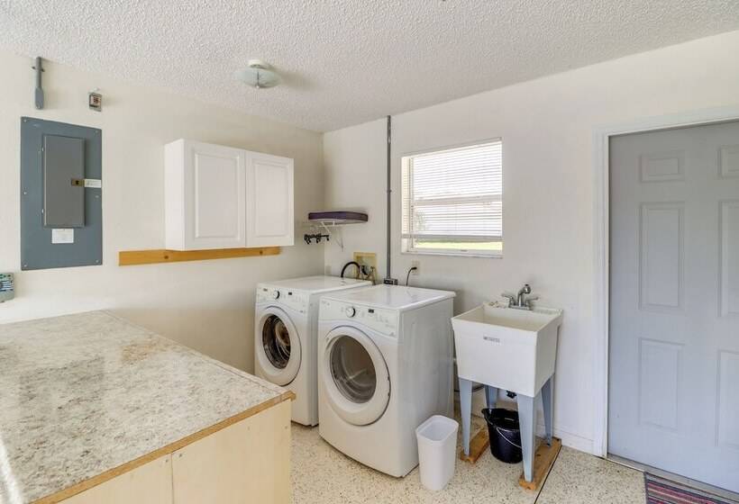 Lanai & Gas Grill: Bright Home In The Villages!