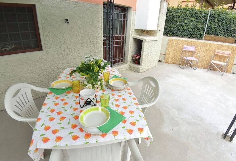 Casale On The Hills Between Lucca And The Sea, With Garden And Swimming Pool