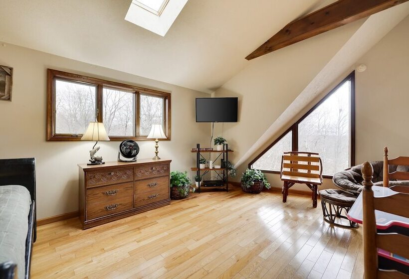 Chalet All Day Avantstay Lakeside, Firepit, Shared Pool