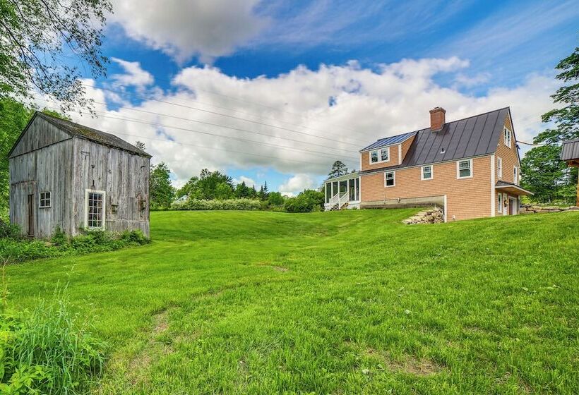 Charming Cavendish Cottage: All Season Retreat!