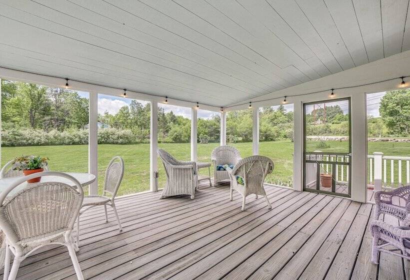 Charming Cavendish Cottage: All Season Retreat!