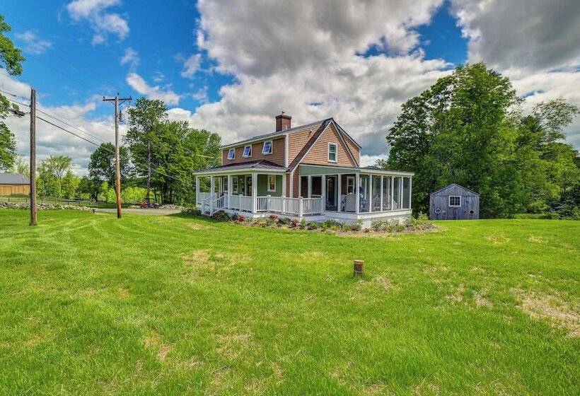 Charming Cavendish Cottage: All Season Retreat!