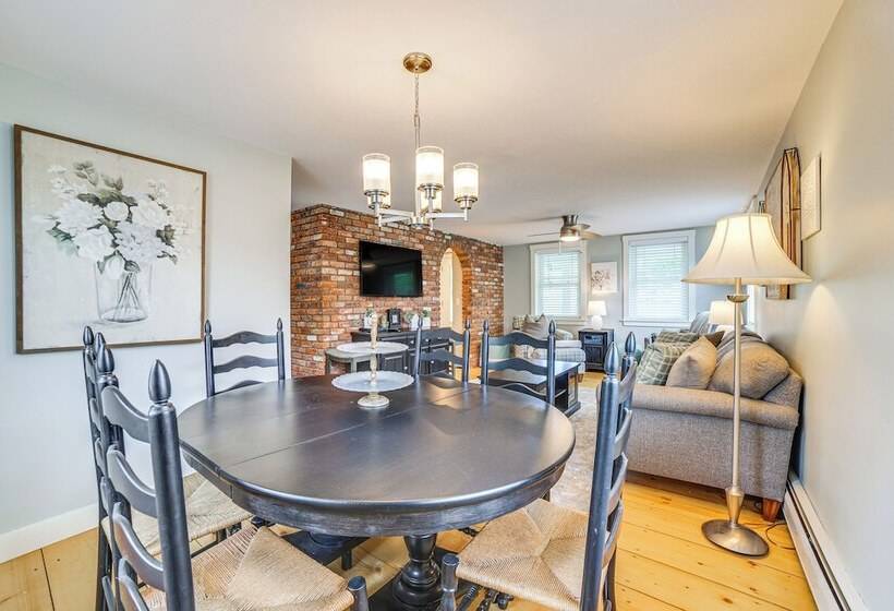 Charming Cavendish Cottage: All Season Retreat!