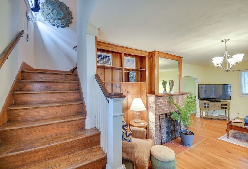 Charming Hampton Home ~ 7 Mi To Buckroe Beach!