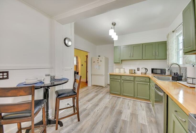 Charming Hampton Home ~ 7 Mi To Buckroe Beach!