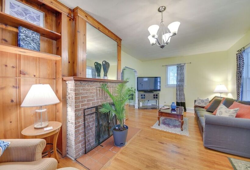 Charming Hampton Home ~ 7 Mi To Buckroe Beach!