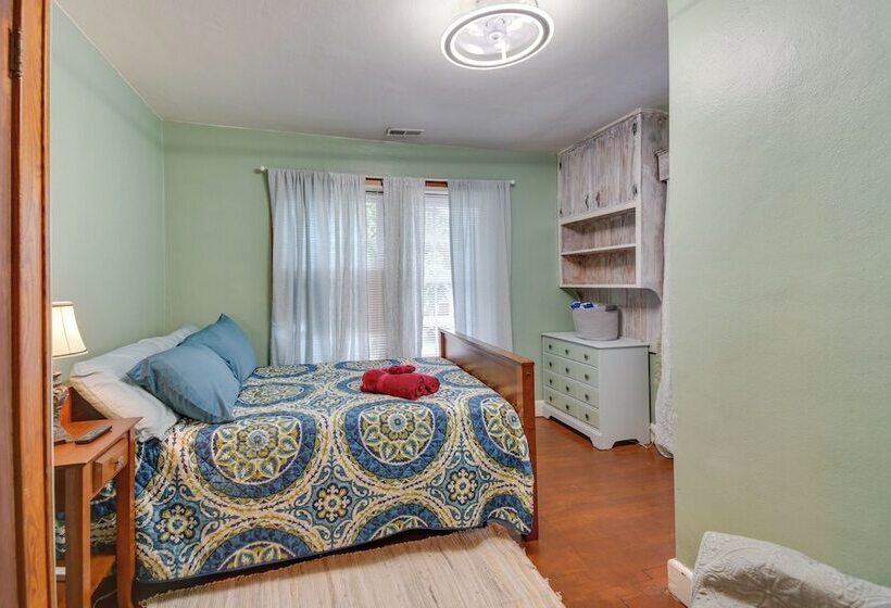 Charming Hampton Home ~ 7 Mi To Buckroe Beach!