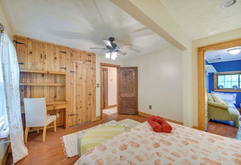 Charming Hampton Home ~ 7 Mi To Buckroe Beach!