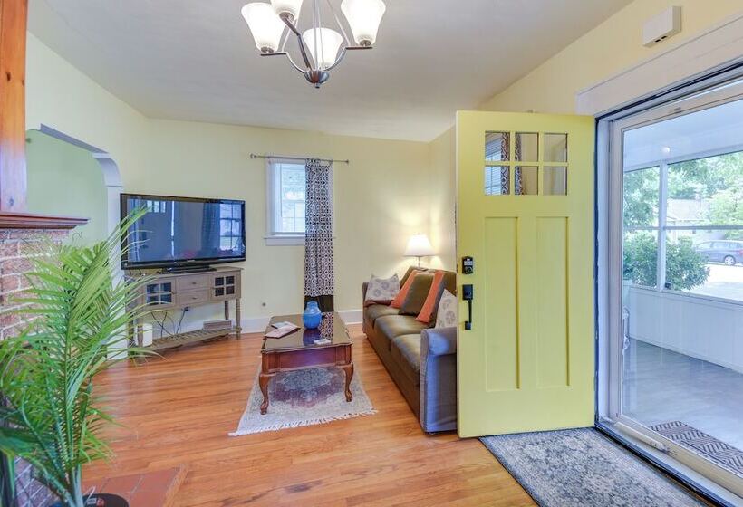 Charming Hampton Home ~ 7 Mi To Buckroe Beach!