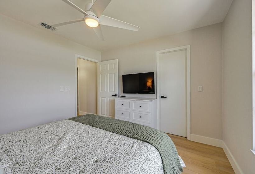 Chic Naples Home W/ Pool & Hot Tub, 4 Mi To Beach!