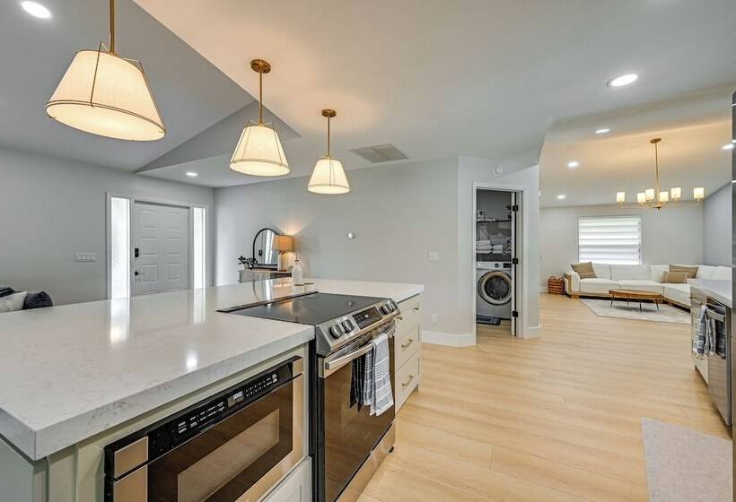 Chic Naples Home W/ Pool & Hot Tub, 4 Mi To Beach!