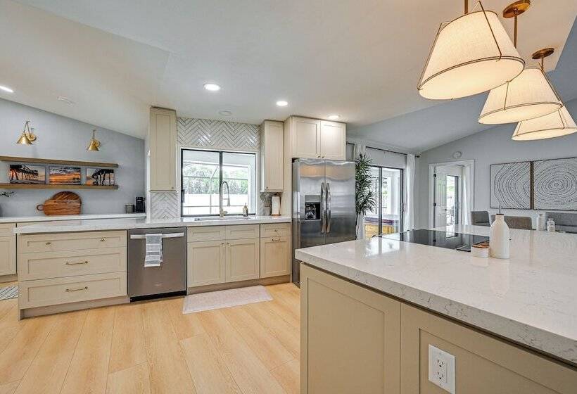 Chic Naples Home W/ Pool & Hot Tub, 4 Mi To Beach!