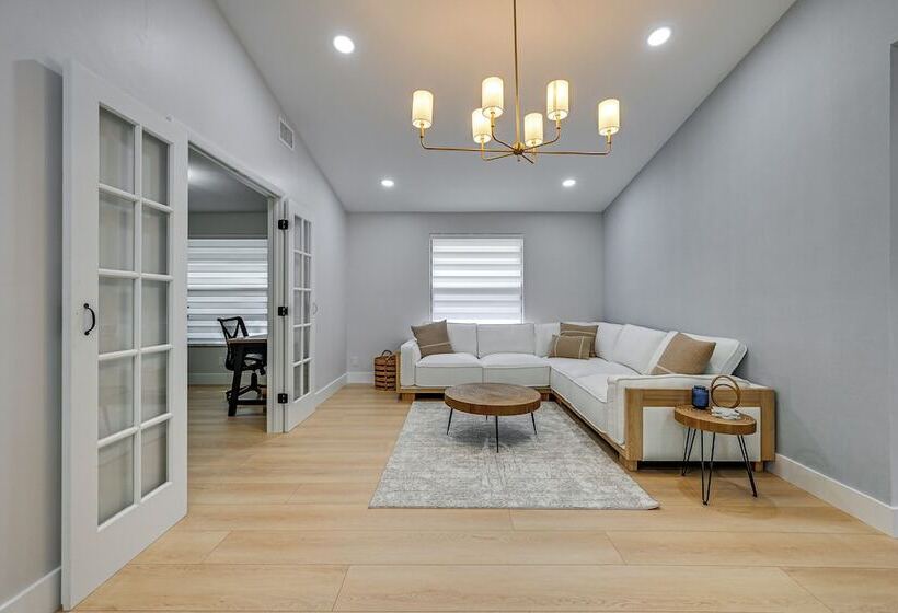 Chic Naples Home W/ Pool & Hot Tub, 4 Mi To Beach!