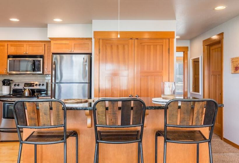 Coastal Chic Beach Condo By Avantstay Balcony