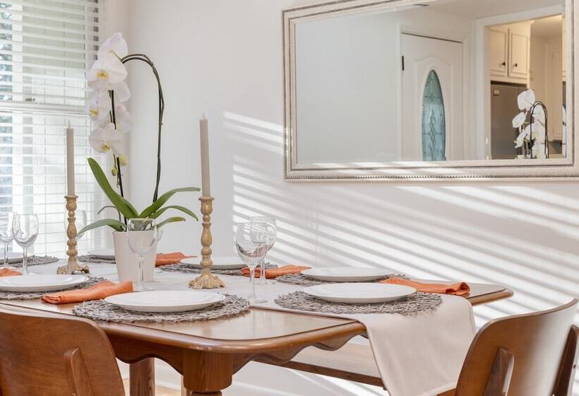 Conch Cottage By Avantstay Walk To Beach, Deck, Fireplace, Outdoor Dining