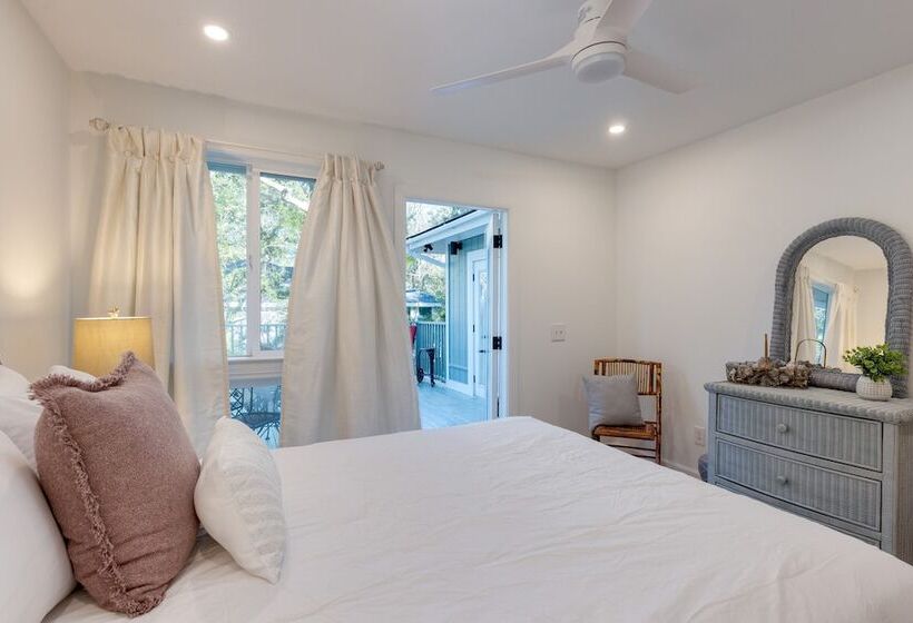 Conch Cottage By Avantstay Walk To Beach, Deck, Fireplace, Outdoor Dining