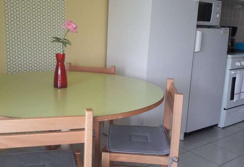 Cosy Cottage In Sauze Vaussais With Shared Pool