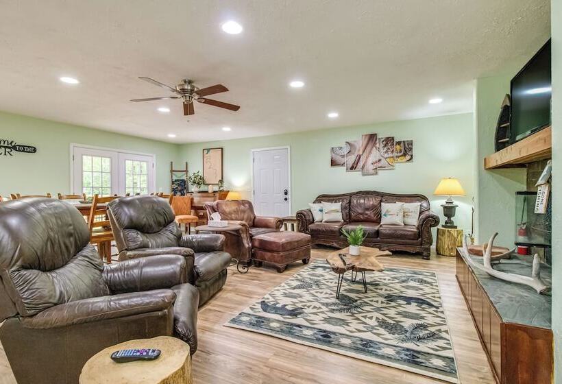 Cotter Home W/ Deck ~ 1 Mi To Big Spring Park!