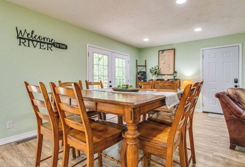 Cotter Home W/ Deck ~ 1 Mi To Big Spring Park!