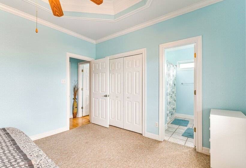 Crystal Beach Home W/ Deck + Ocean Views!