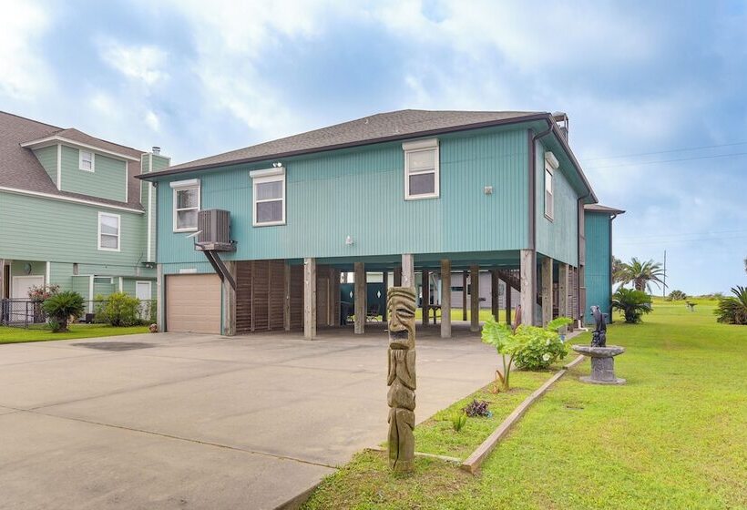 Crystal Beach Home W/ Deck + Ocean Views!