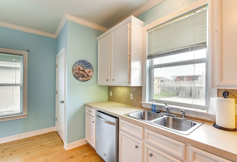 Crystal Beach Home W/ Deck + Ocean Views!