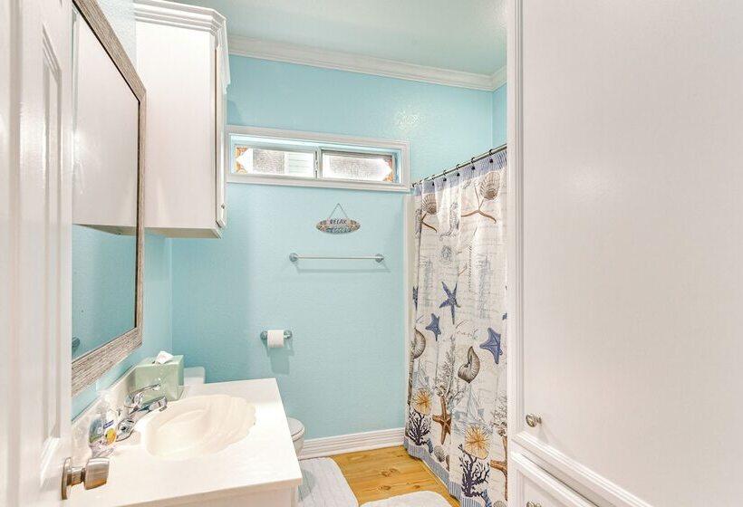 Crystal Beach Home W/ Deck + Ocean Views!