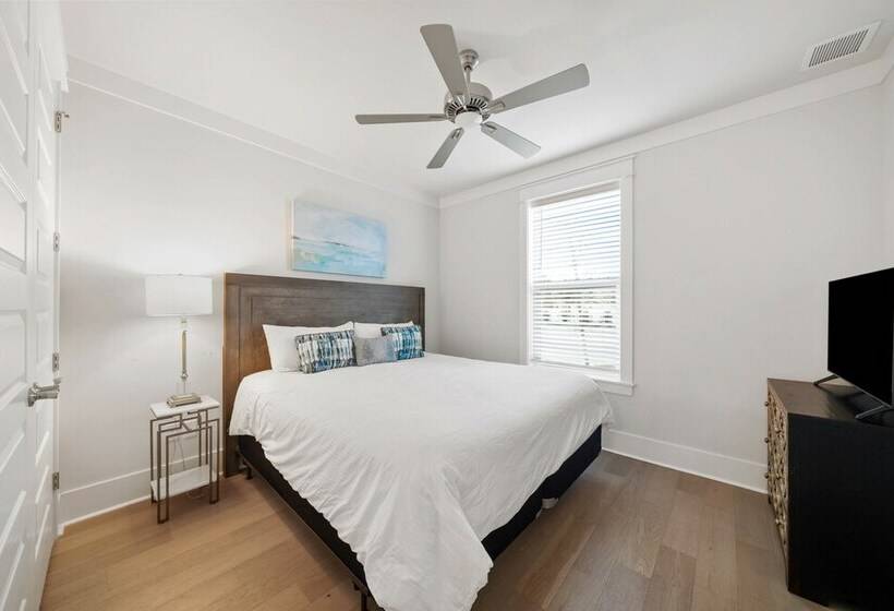 Destin Delight By Avantstay Majestic 3 Story Home Near Beach~wifi~bbq~pets Ok~community Pool Access