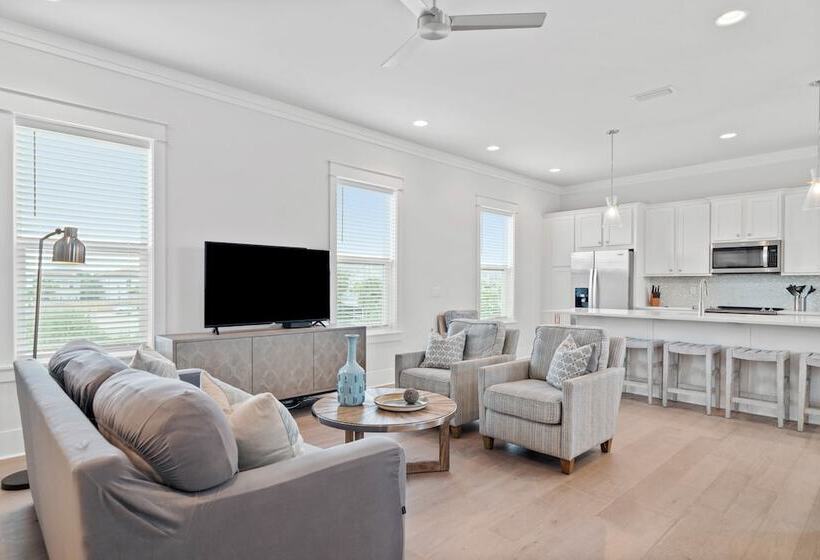 Destin Delight By Avantstay Majestic 3 Story Home Near Beach~wifi~bbq~pets Ok~community Pool Access