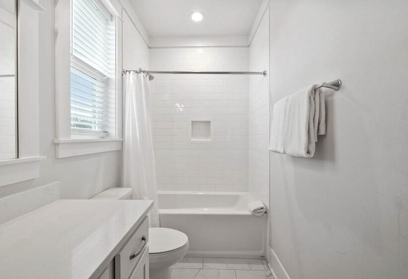 Destin Delight By Avantstay Majestic 3 Story Home Near Beach~wifi~bbq~pets Ok~community Pool Access