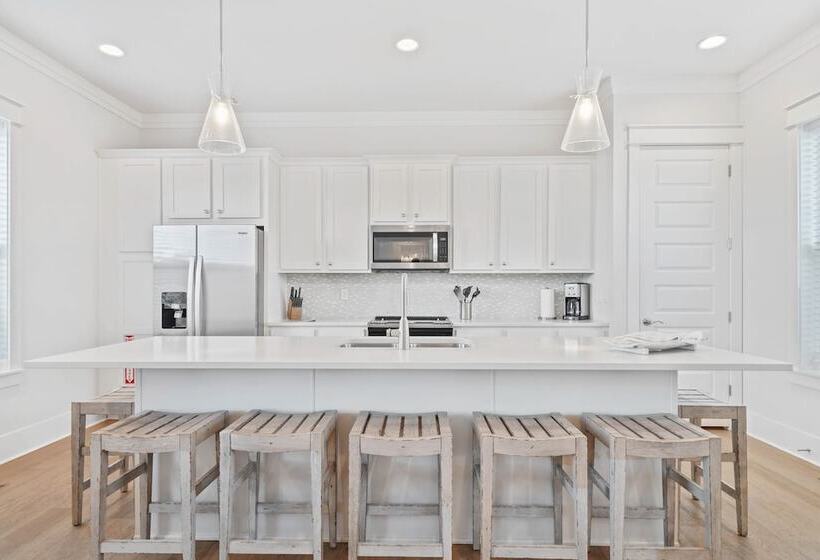 Destin Delight By Avantstay Majestic 3 Story Home Near Beach~wifi~bbq~pets Ok~community Pool Access