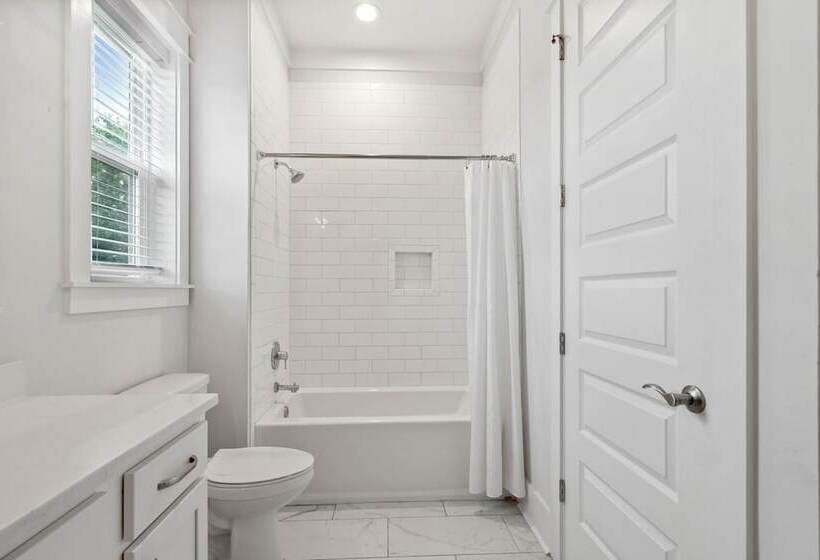 Destin Delight By Avantstay Majestic 3 Story Home Near Beach~wifi~bbq~pets Ok~community Pool Access