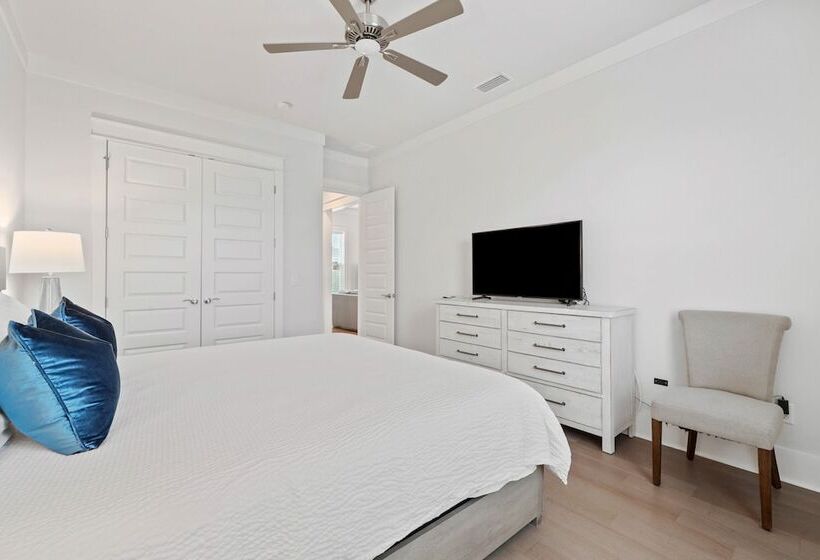 Destin Delight By Avantstay Majestic 3 Story Home Near Beach~wifi~bbq~pets Ok~community Pool Access