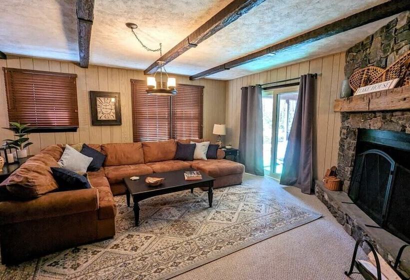 Double Diamond Lodge By Avantstay Group Escape W/ Firepit, Patio, Activities