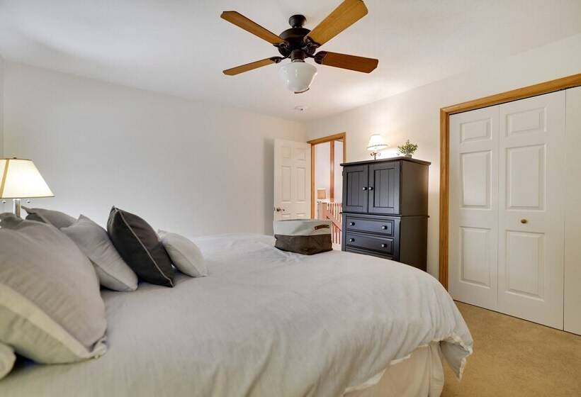 Elk Hollow By Avantstay Lakefront Chalet W/ Game Room & Fire Pit