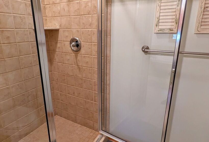 Elk Hollow By Avantstay Lakefront Chalet W/ Game Room & Fire Pit