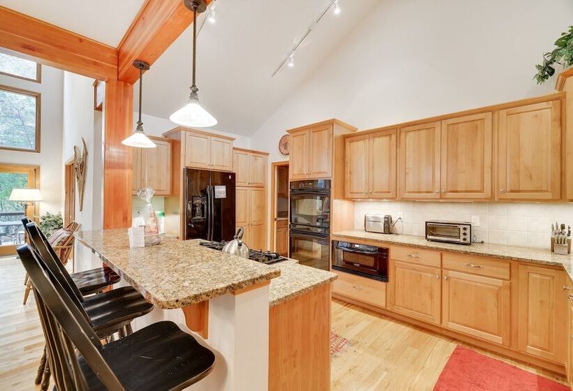 Elk Hollow By Avantstay Lakefront Chalet W/ Game Room & Fire Pit