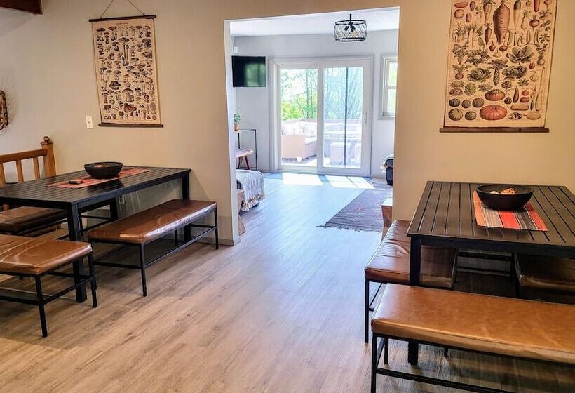 Emerald Bluff By Avantstay Lake Views, Deck, Fire Pit, Game Room