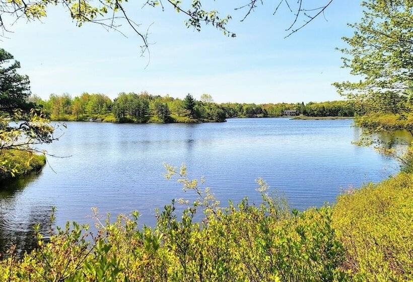 Emerald Bluff By Avantstay Lake Views, Deck, Fire Pit, Game Room