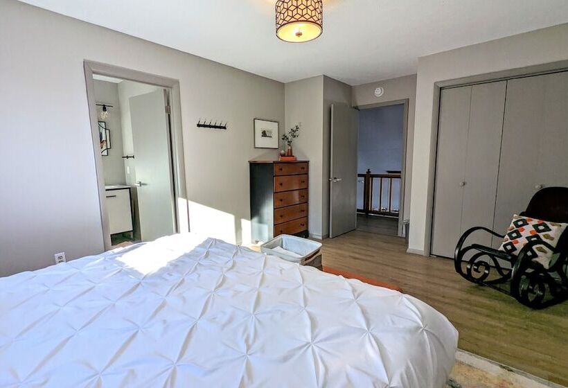 Emerald Bluff By Avantstay Lake Views, Deck, Fire Pit, Game Room