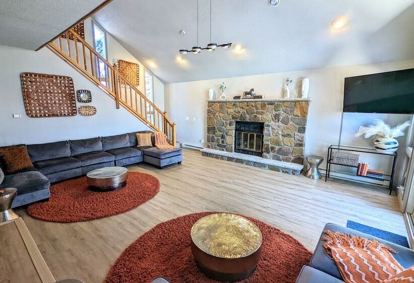 Emerald Bluff By Avantstay Lake Views, Deck, Fire Pit, Game Room