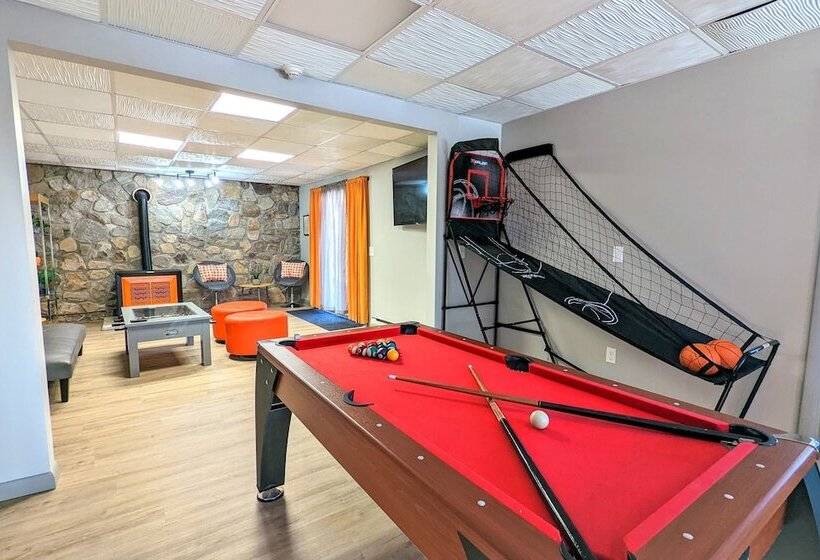 Emerald Bluff By Avantstay Lake Views, Deck, Fire Pit, Game Room