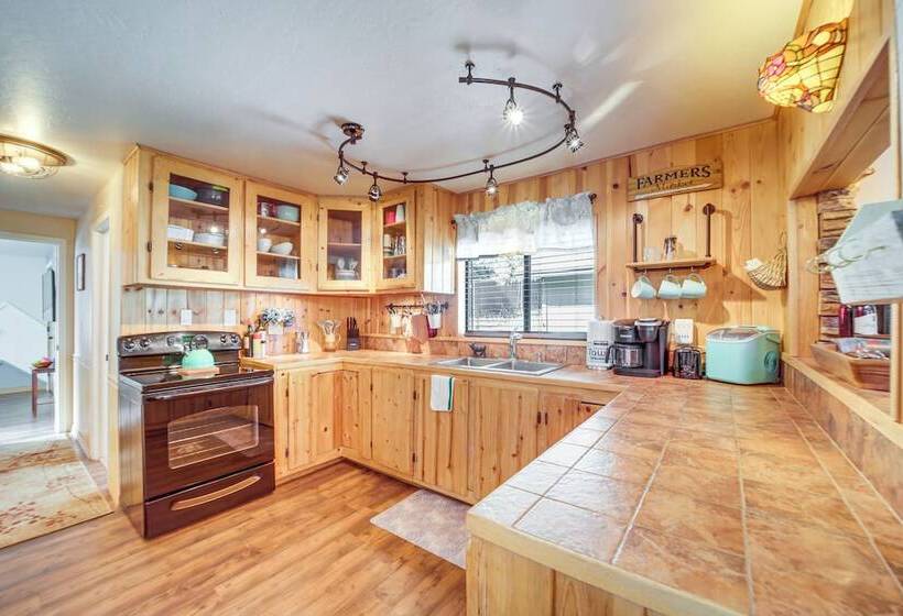 Family Cabin In Pine W/ Deck: Pets Welcome!