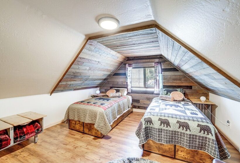 Family Cabin In Pine W/ Deck: Pets Welcome!