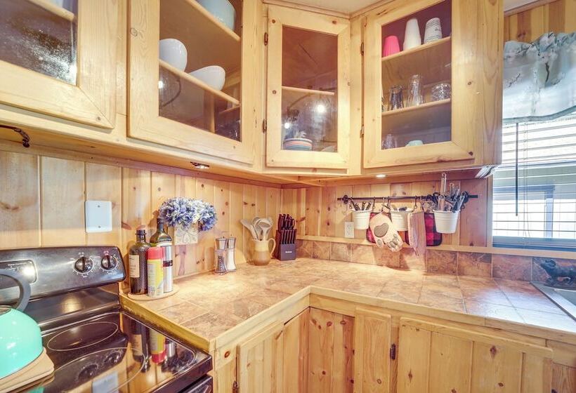 Family Cabin In Pine W/ Deck: Pets Welcome!