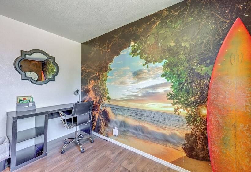 Family Friendly Clovis Home W/ Gas Grill + Patio!